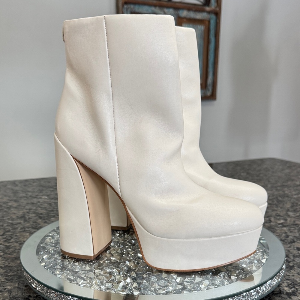 Guess Cream Platform Heeled Booties NWOT 10